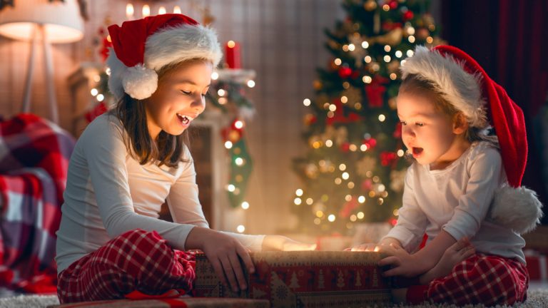 Descubre las mejores tiendas online para encontrar regalos navideños que tus seres queridos nunca olvidarán